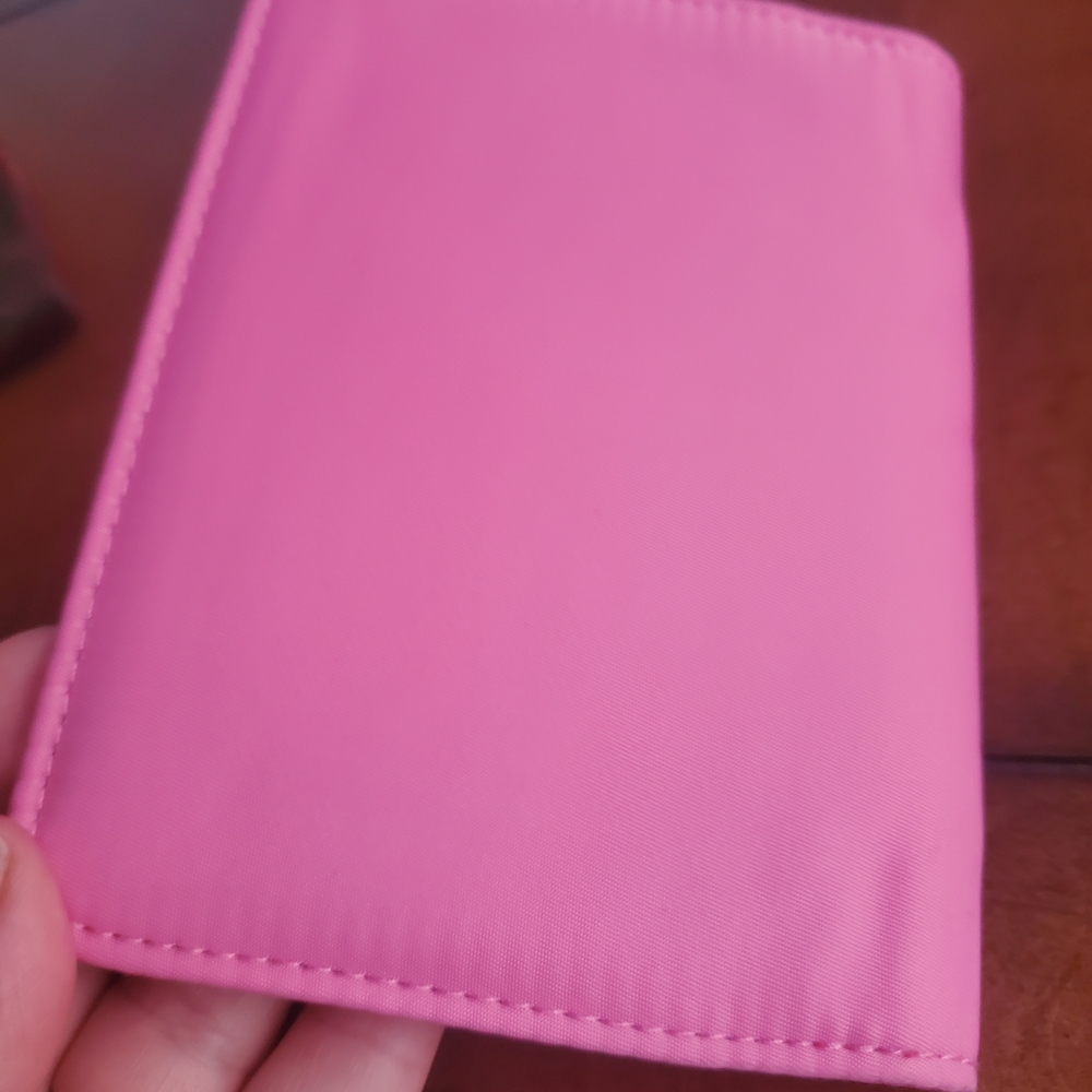 Kendra Scott Pink Passport Holder and Luggage Tag Set - Picture 4 of 7